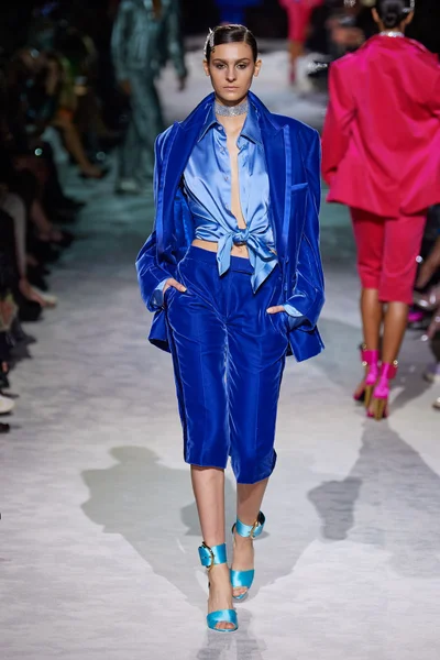 Look 32
